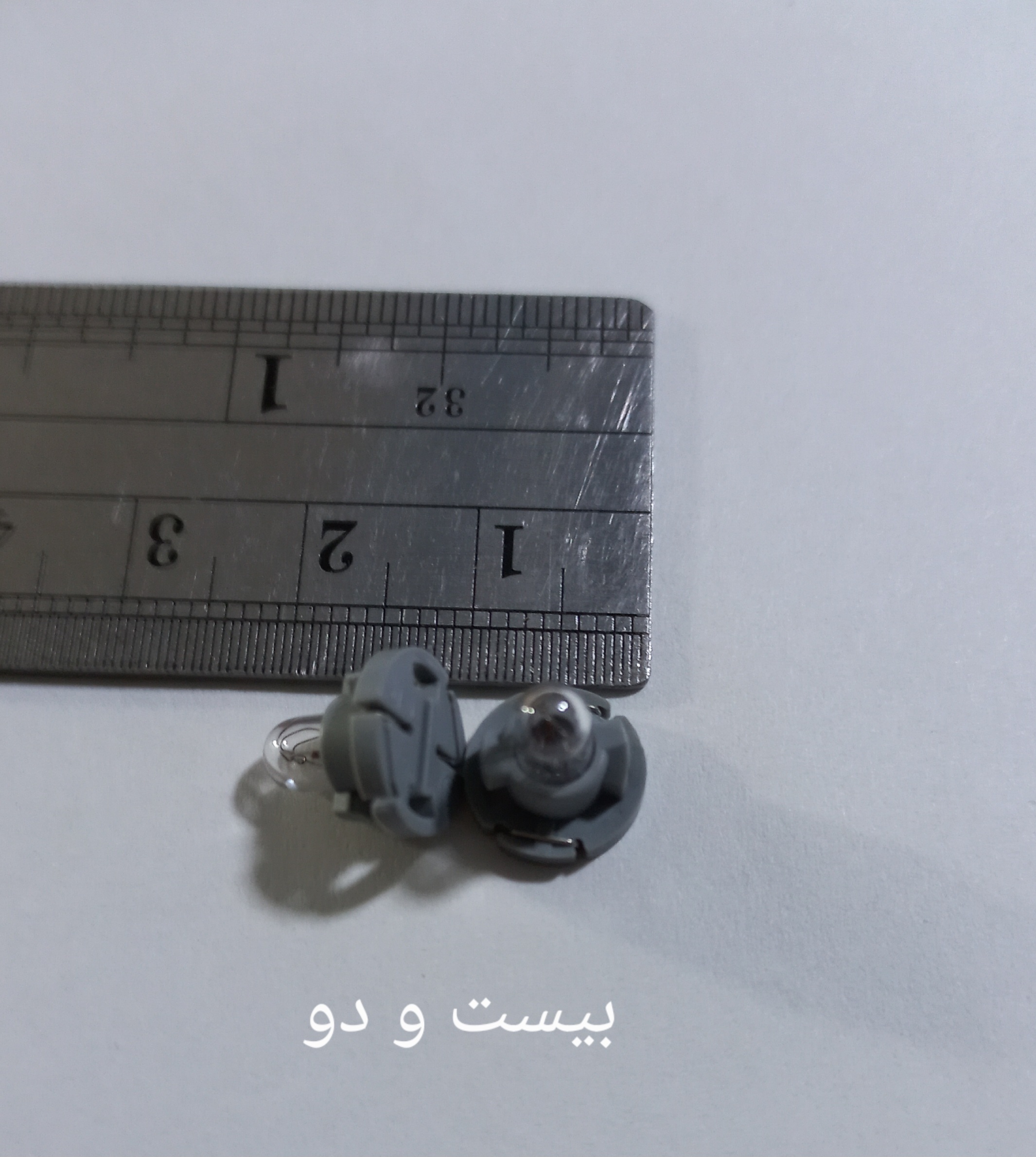 لامپ پشت آمپر خودرو